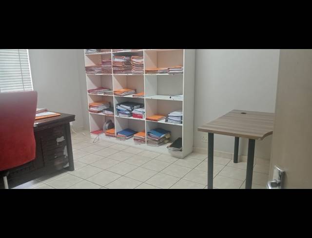 380M² OFFICE FOR SALE IN FLAMWOOD